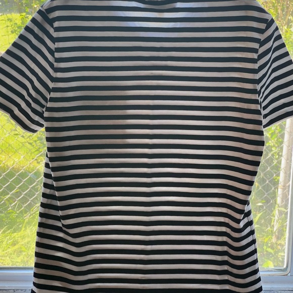 Preowned Burberry tee size small - Picture 5 of 5